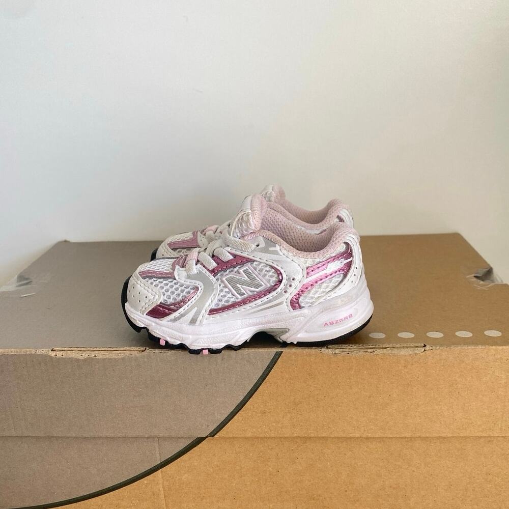 New Balance 530 Metallic Pink/White Toddler Sneakers- SZ 4 C - Picture 4 of 9